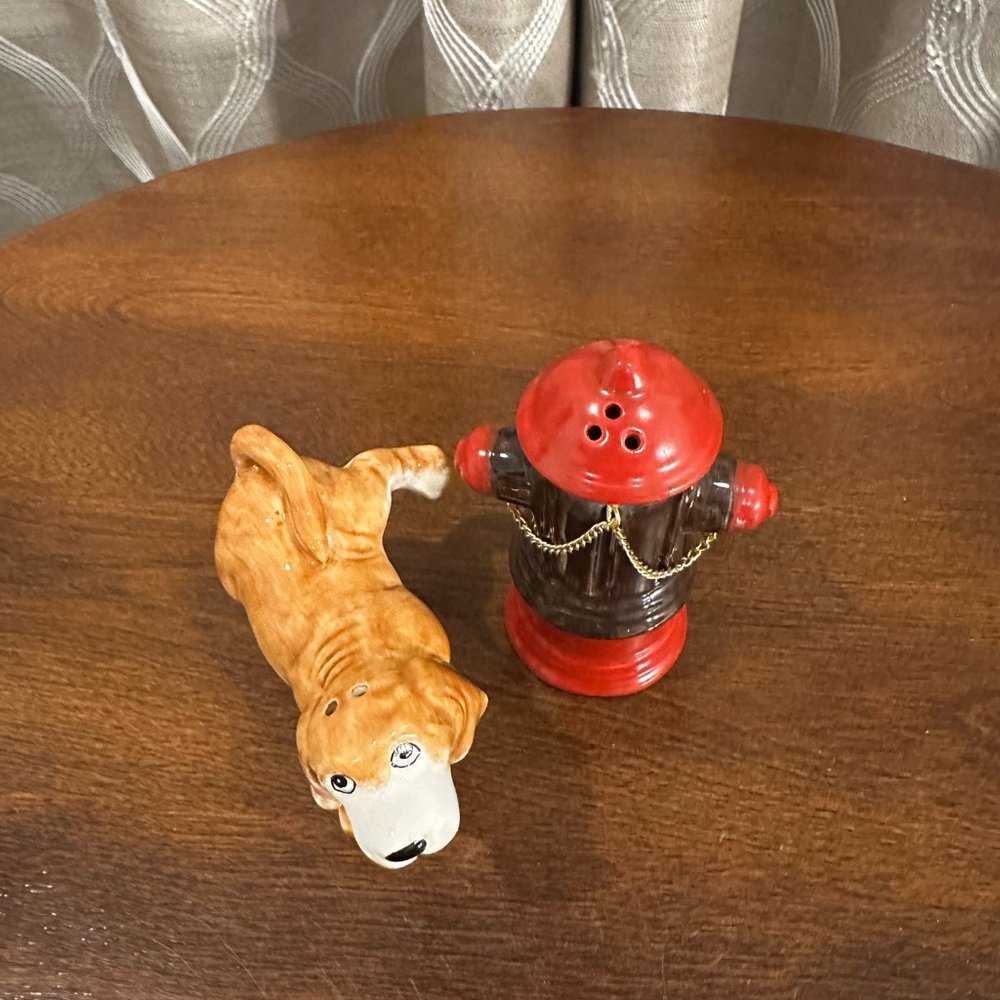 Roma Red American Collectibles Salt & Pepper Shakers - Picture 2 of 10